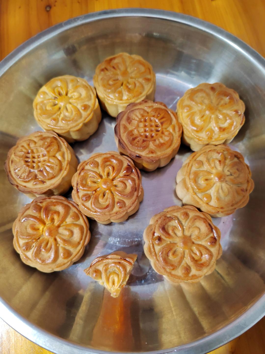 广式月饼—蛋黄莲蓉月饼