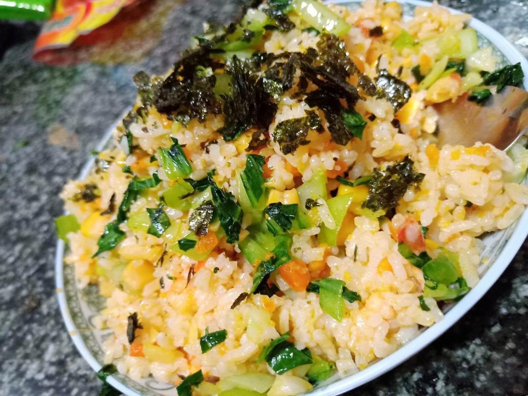 咸蛋黄海鲜炒饭