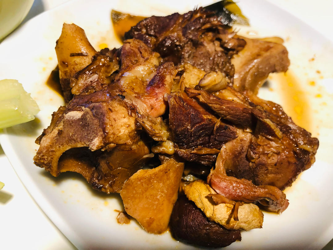 我妈终于把这个酱大骨🉐秘方传给我了！