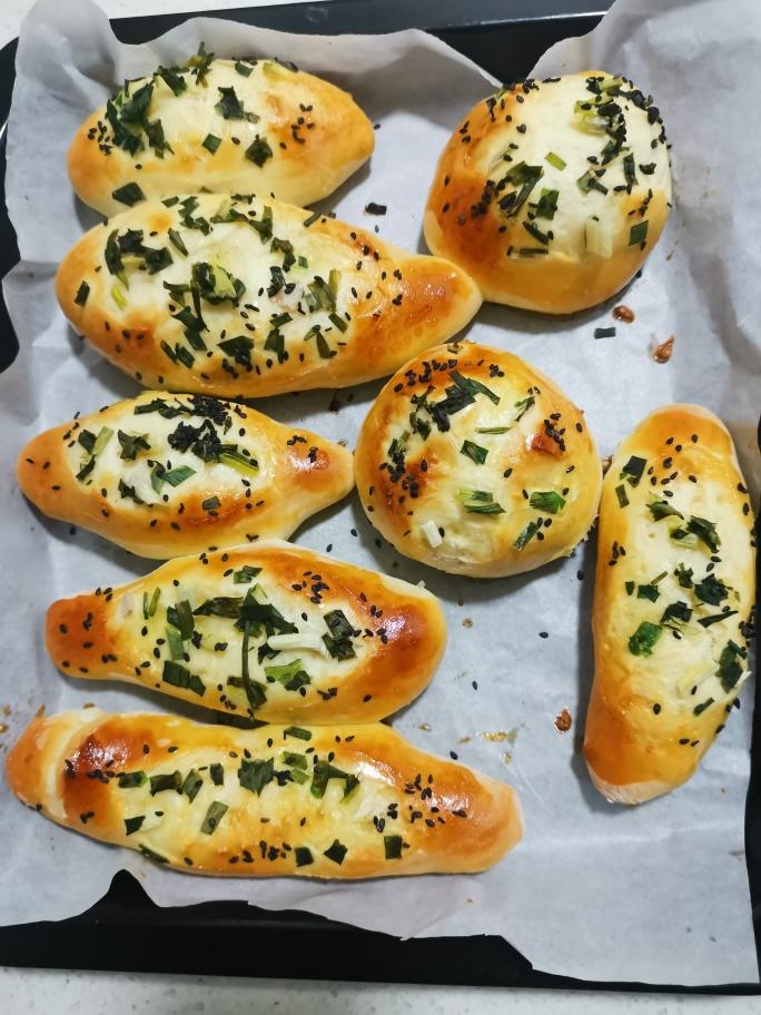 葱多多多多葱香面包