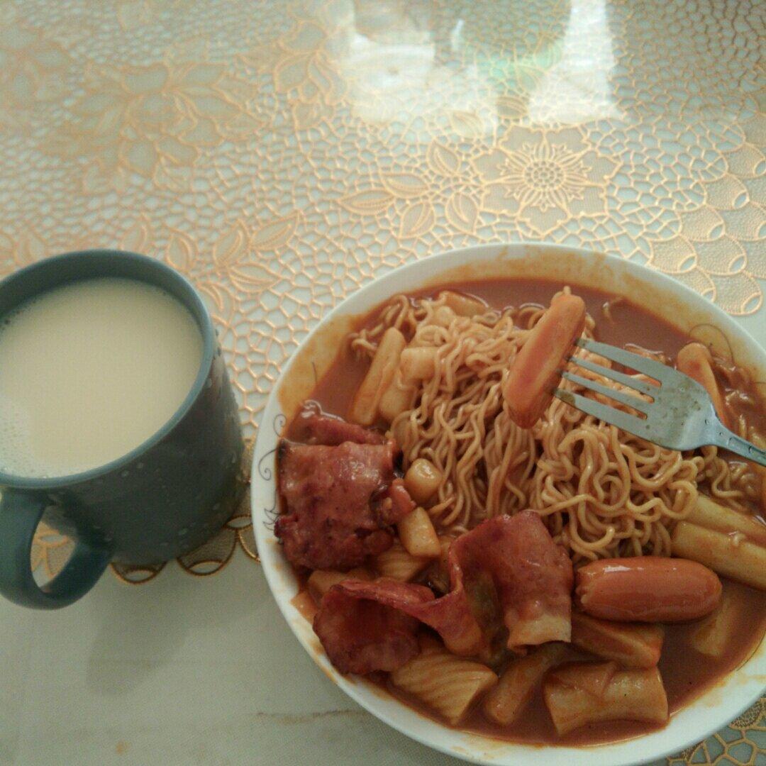芝士拉面炒年糕—韩国街边美食改良版