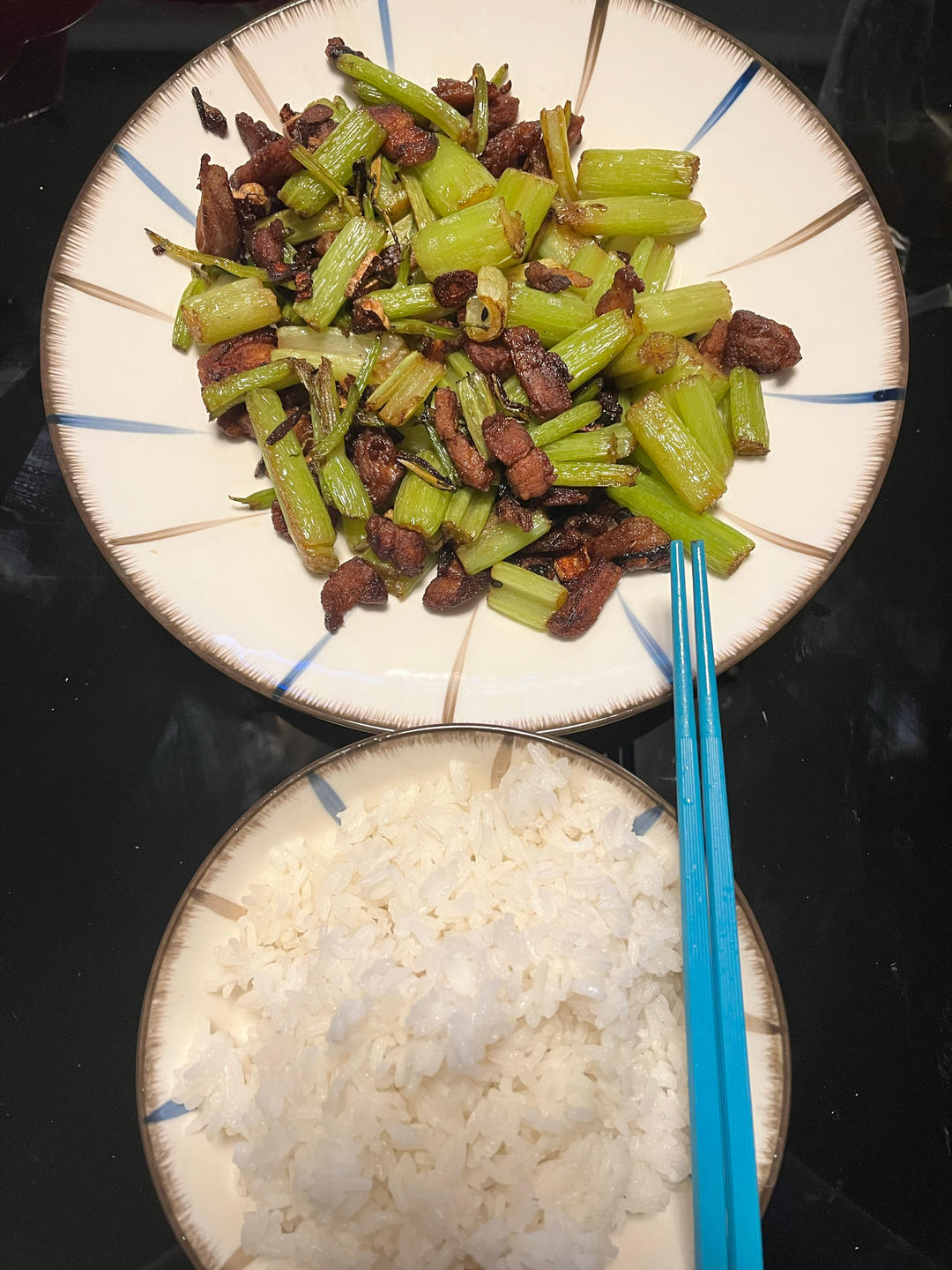 猪肉炒芹菜（小时候的家常菜）