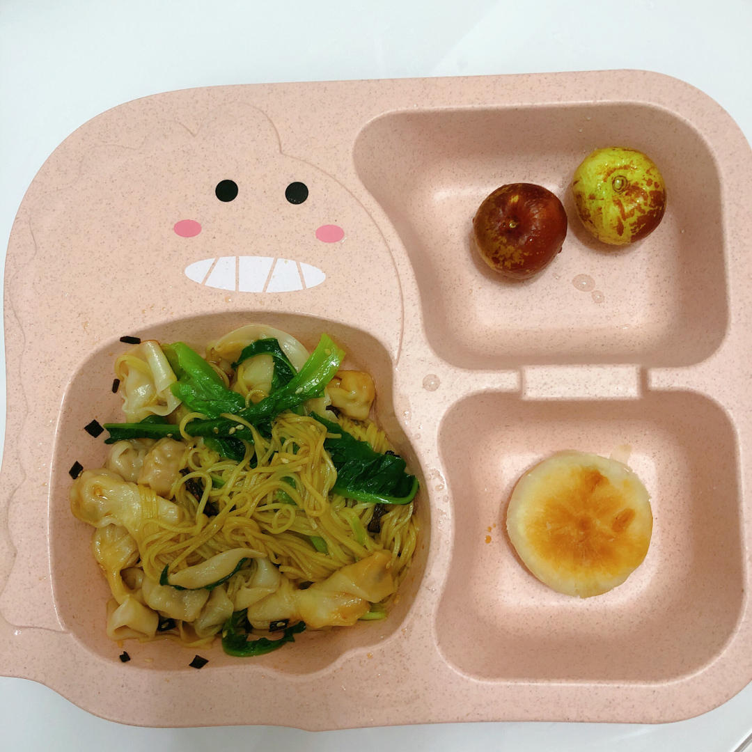 一岁半屁屁洛の早餐记