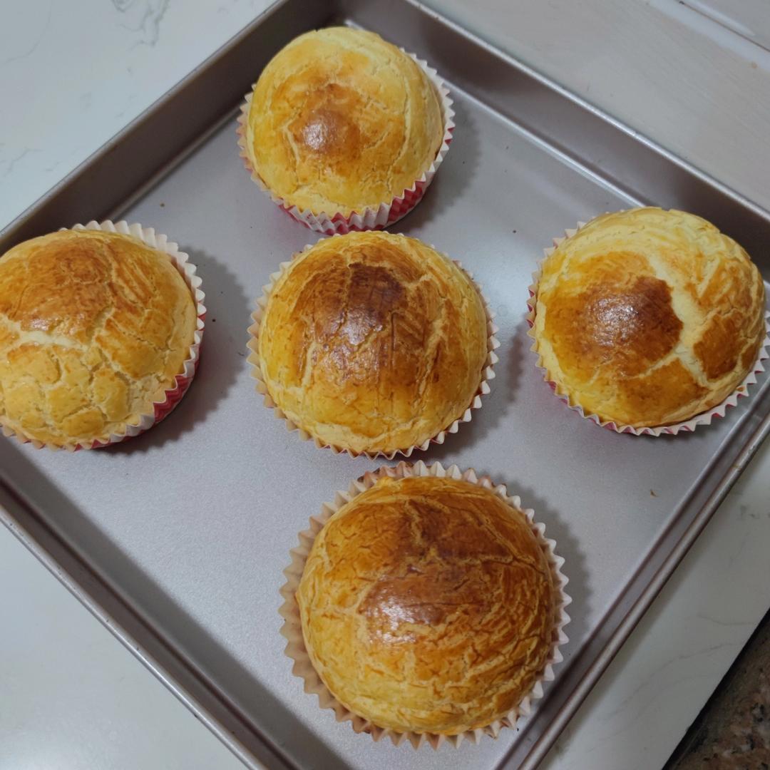 好吃到炸裂的港式菠萝包（附带制作酥皮的小视频）