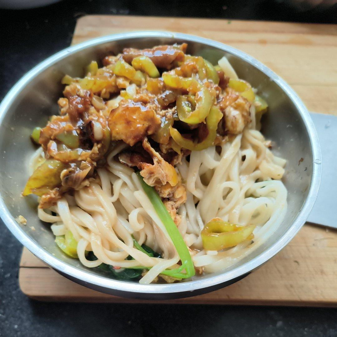 鸡蛋辣椒捞面，你能吃几碗