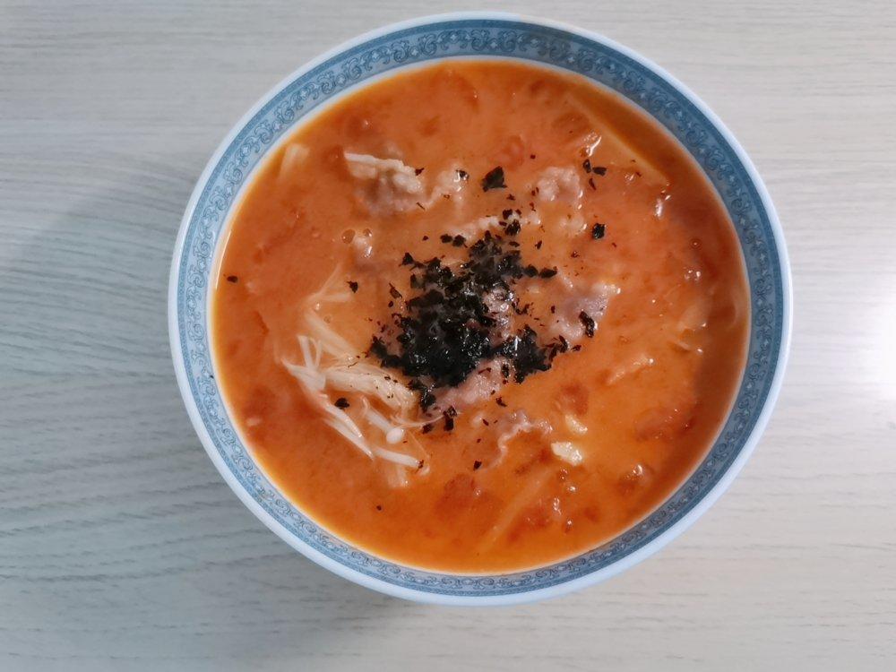 【金针菇番茄肥牛锅】