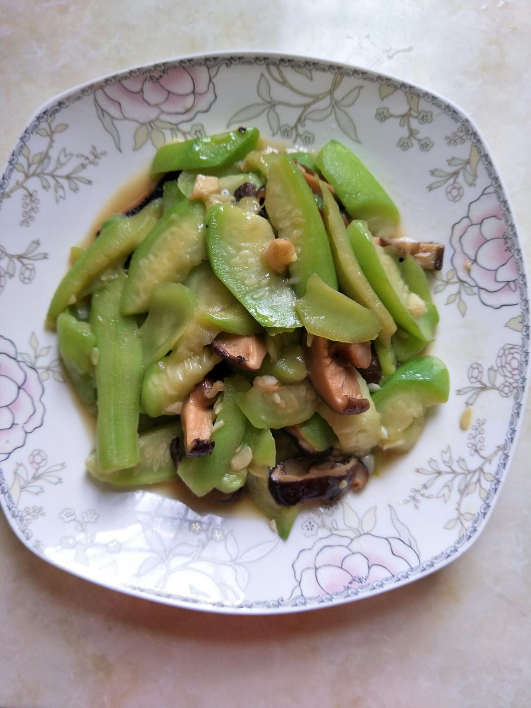 香菇炒丝瓜 超级好吃