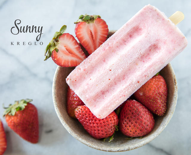 草莓牛奶冰棍丨健康·零食的做法