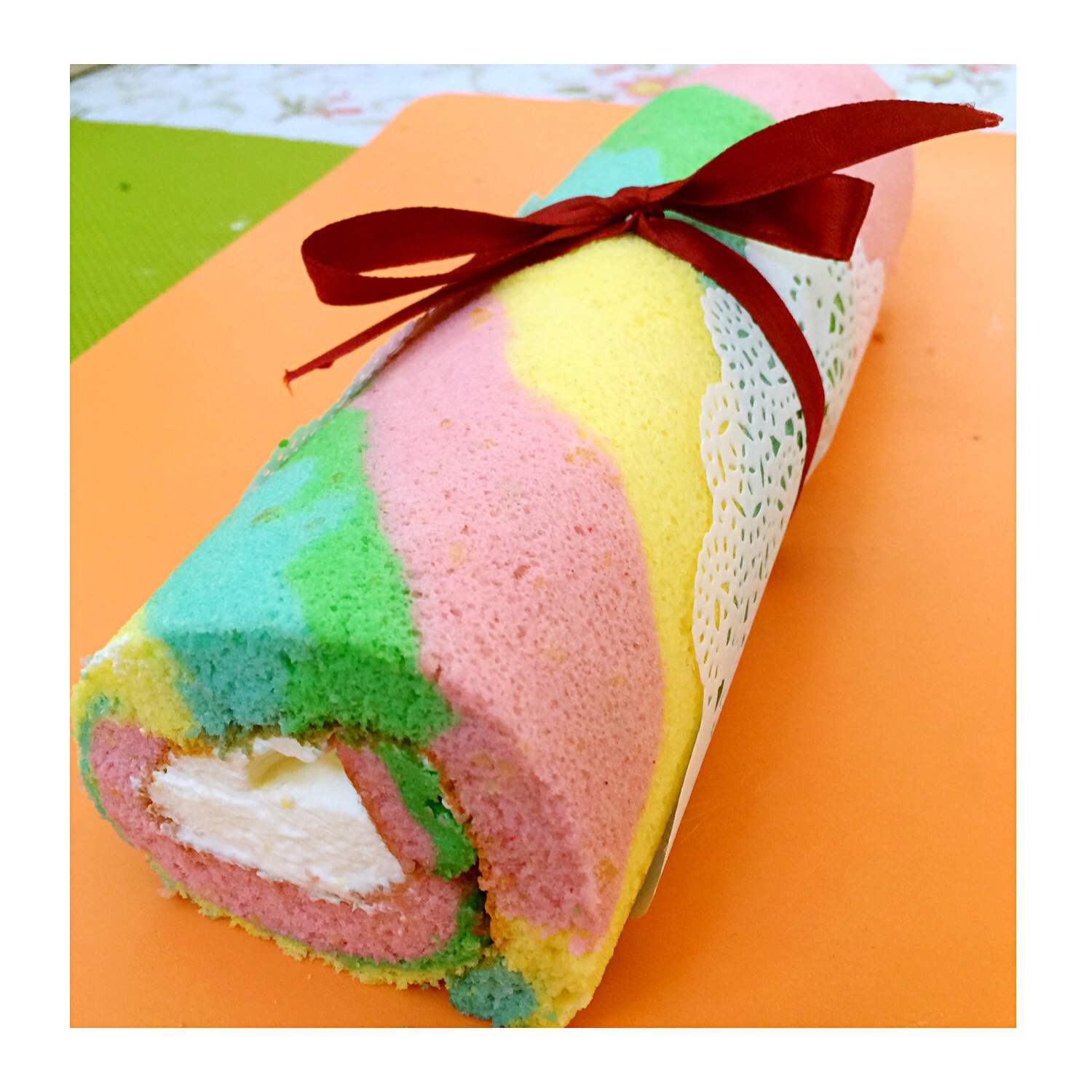 五彩斑斓的彩虹蛋糕卷   #皮黑森林#