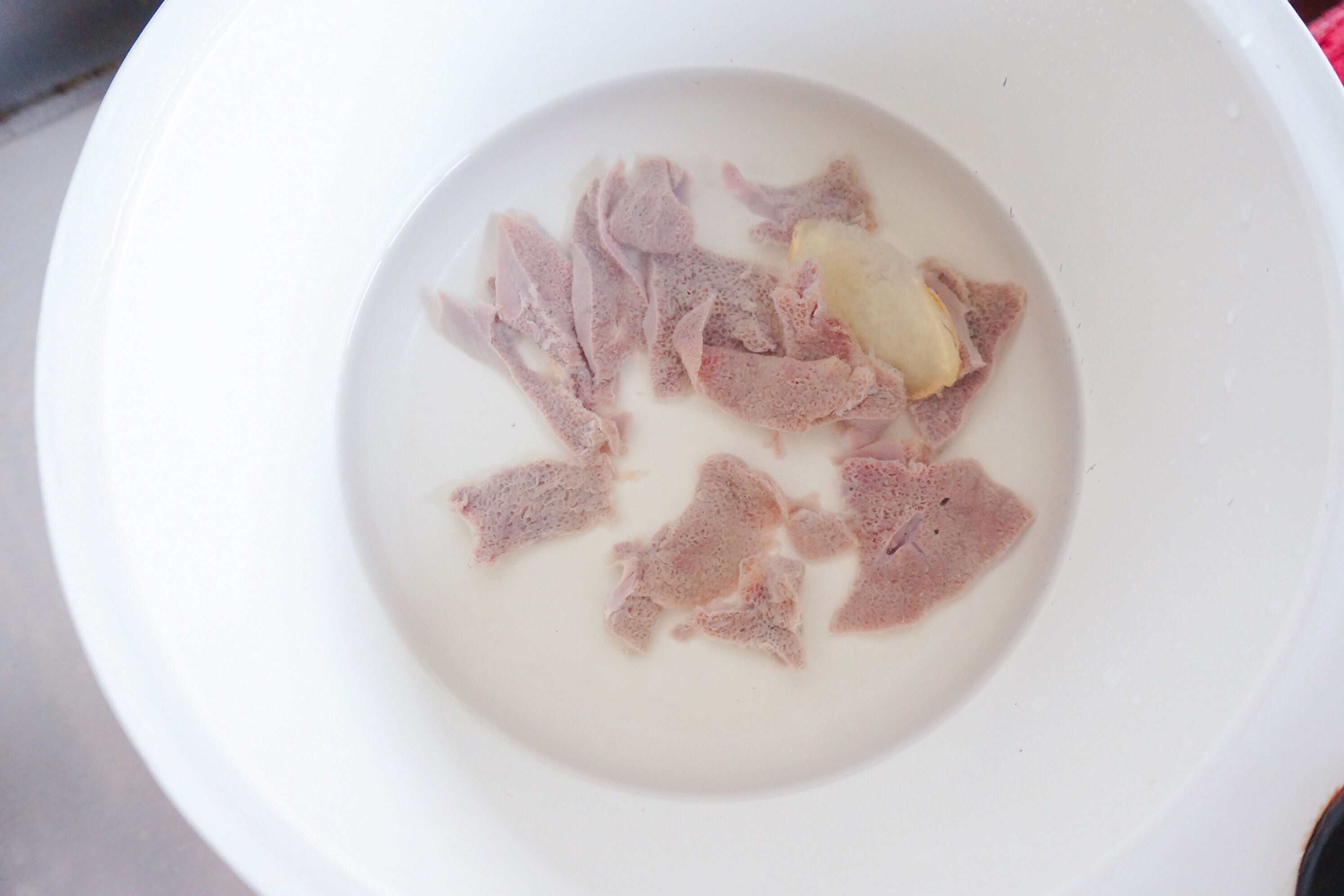 猪肝菠菜粥·宝宝补铁的营养粥的做法 步骤2