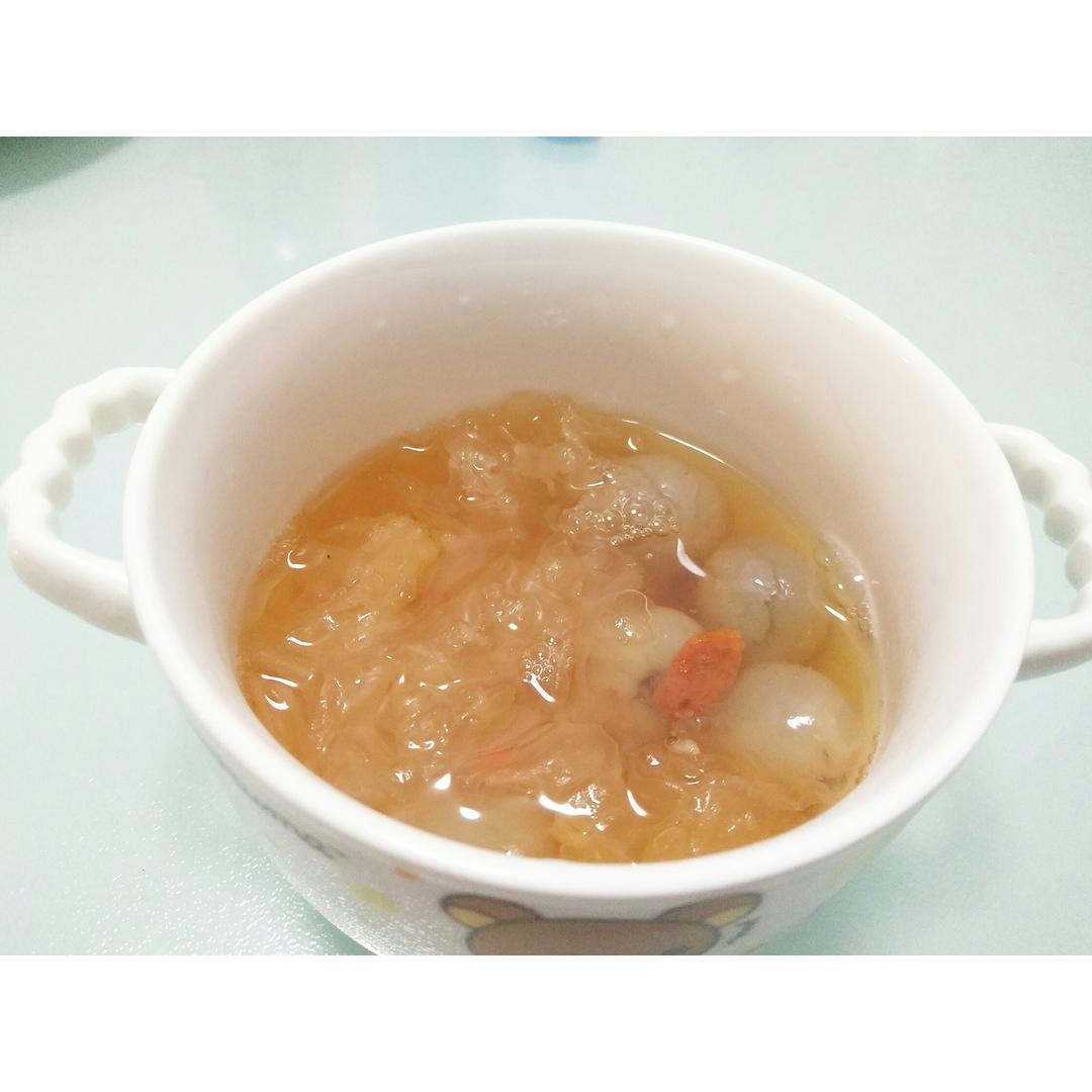 桂圆红枣银耳汤