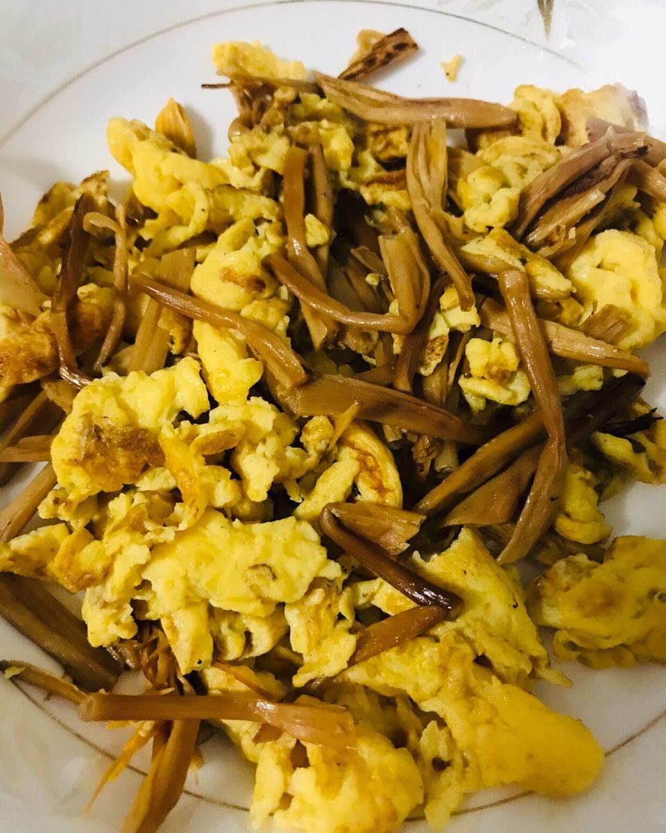 叶不能魅做的黄花菜炒鸡蛋