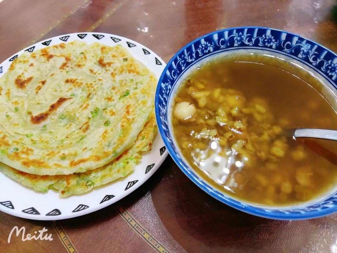 家常葱油饼 柔软多层 凉了也不硬 附细节视频详解