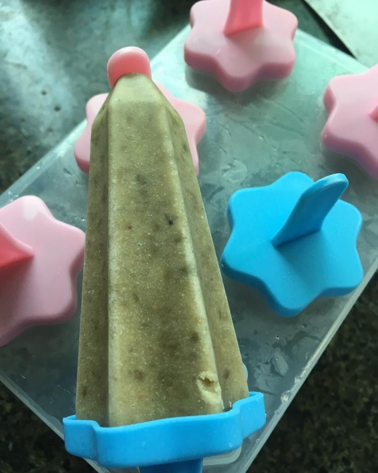 自制奶香绿豆棒冰（清凉夏日的必备品）内附绿豆汤不会变成褐色的技巧