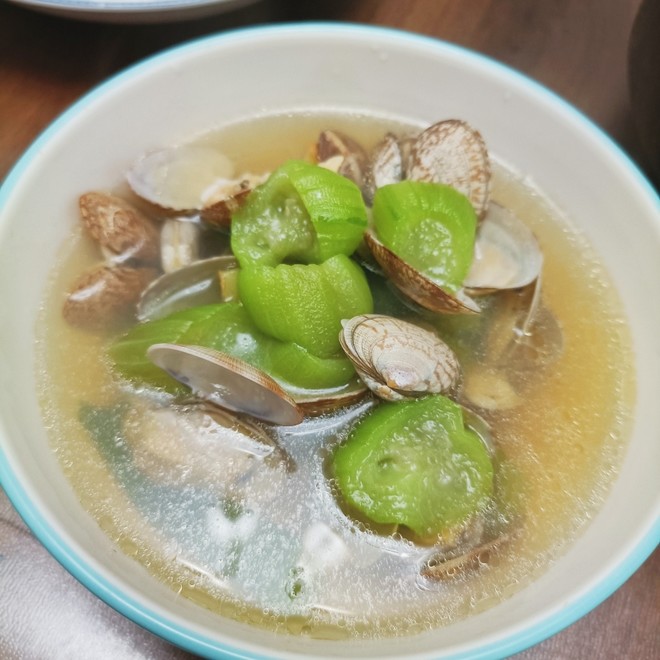 鲜香可口的丝瓜花甲汤的做法步骤图 Kico爱美食 下厨房 鲜香可口的丝瓜花甲汤的做法步骤图 Kico爱美食 下厨房