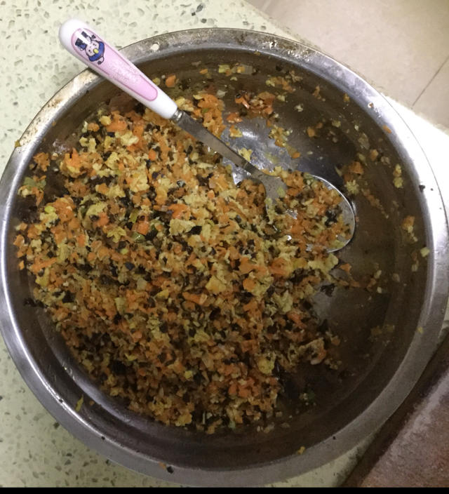 胡萝卜木耳鸡蛋素包子