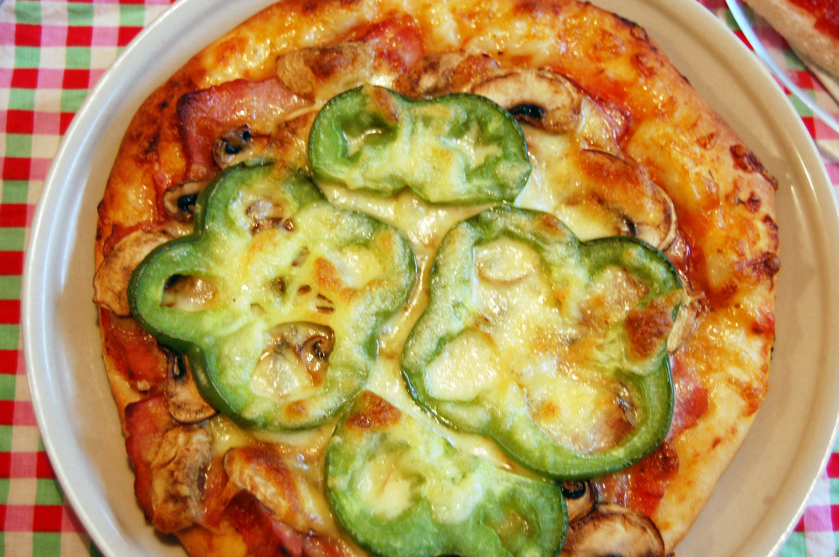 培根火腿蘑菇薄底pizza（附饼底冷冻法）