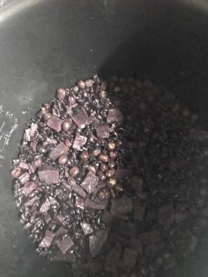 香浓牛奶紫薯黑米粥的做法 步骤8
