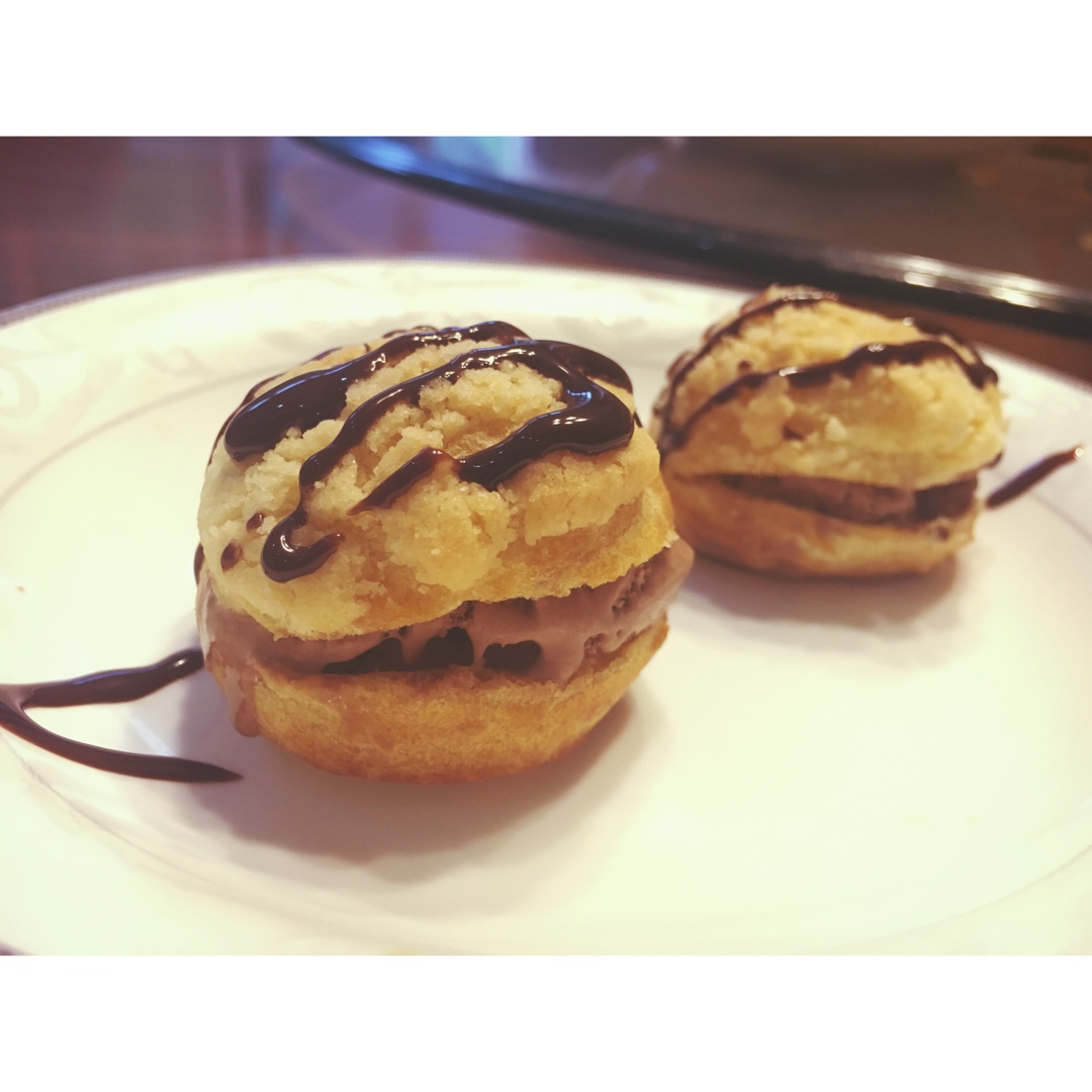 酥皮奶油泡芙--#皮黑森林#