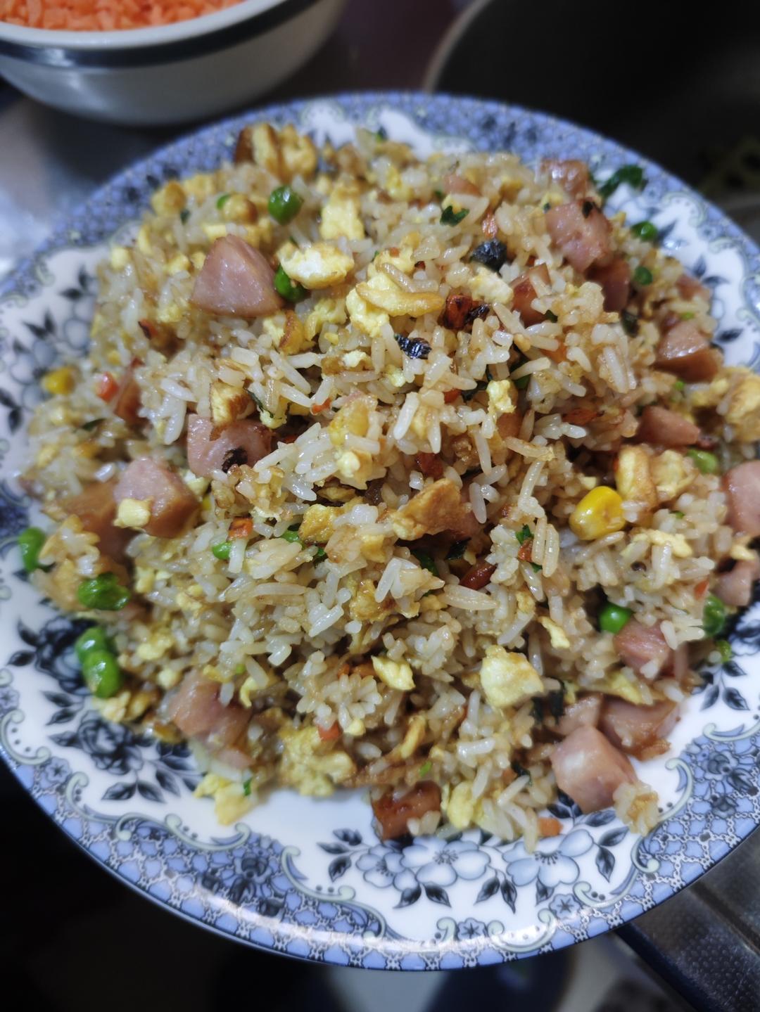 超级香的扬州炒饭/火腿鸡蛋什锦炒饭