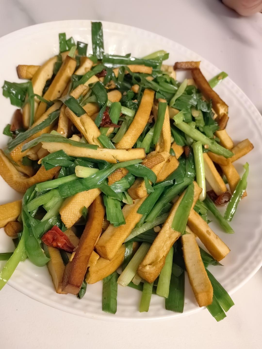 四川人的家常菜-韭菜炒豆干