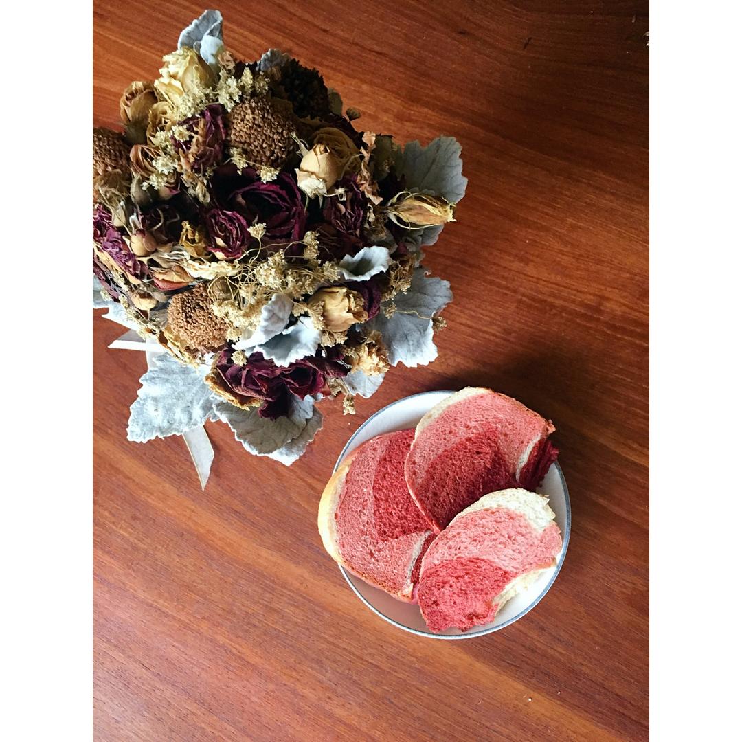 少女心粉嫩漩涡吐司