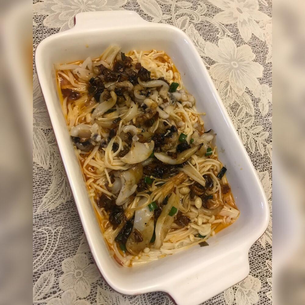 蒜蓉蒸墨鱼仔金针菇