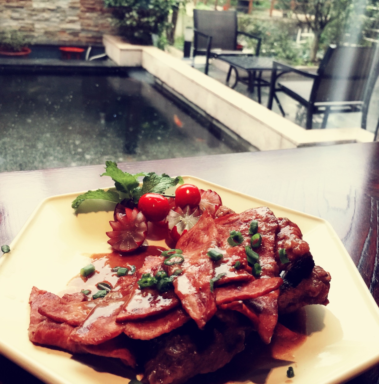 红酒炖牛肉 配法棒丸子｜一条视频