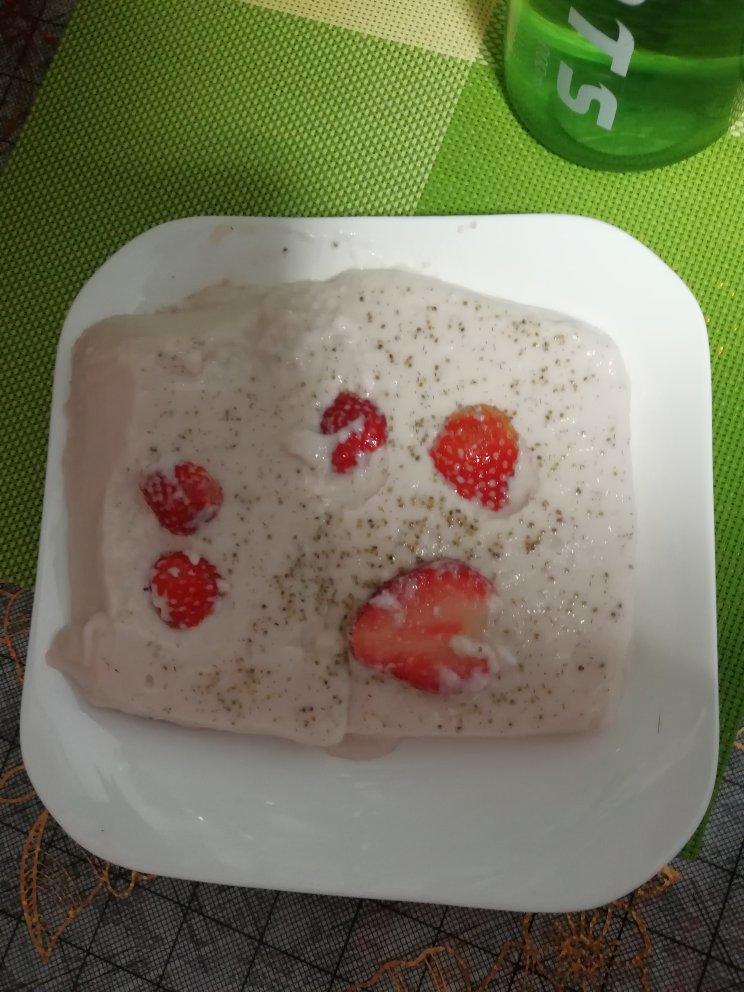 炼乳草莓布丁