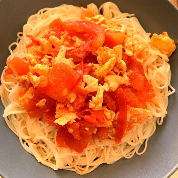 hchunling做的西红柿炒鸡蛋拌面