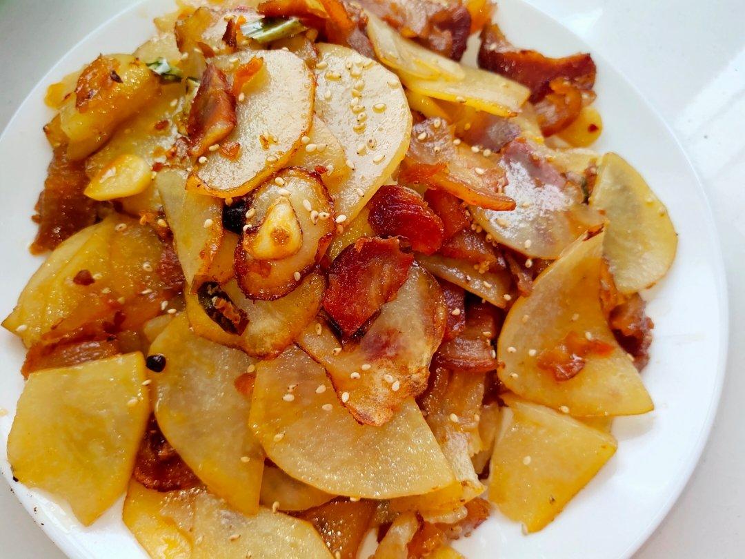 不放盐的腊肉土豆片