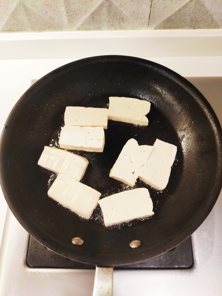 大葱烧豆腐的做法 步骤1
