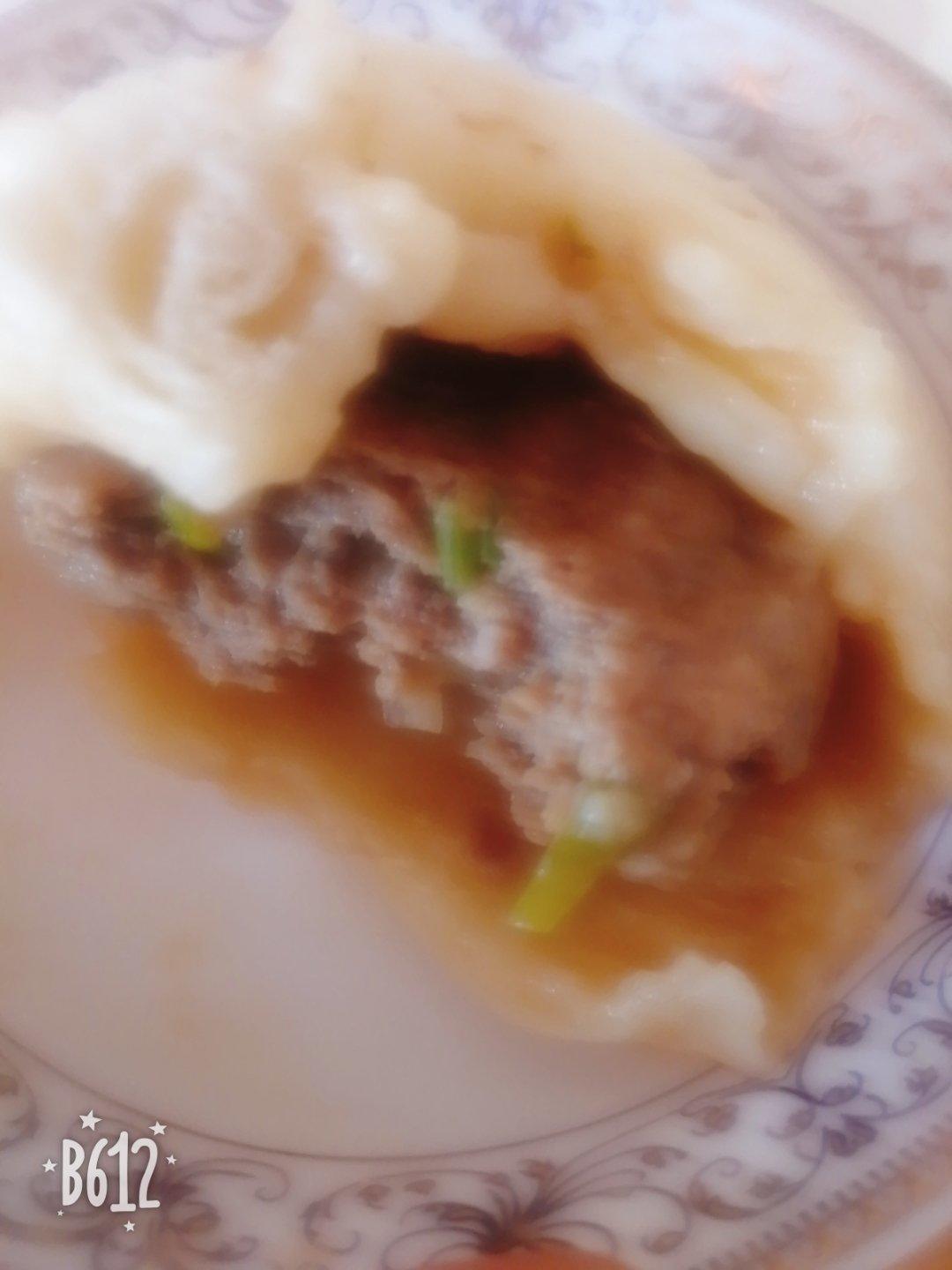 鲜美多汁的洋葱牛肉包子