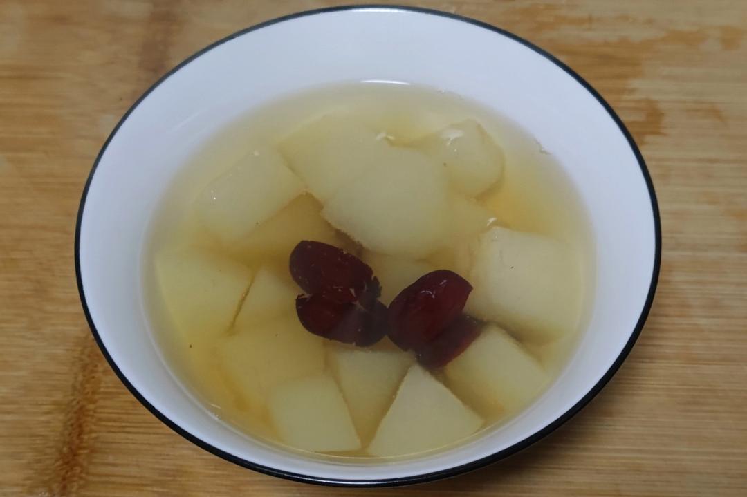 冰糖雪梨汤（清热降火，润肺止咳）