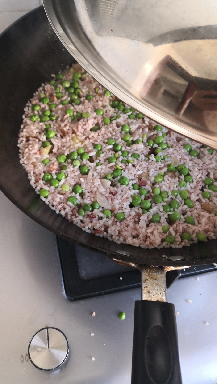 腊肉豌豆洋芋焖饭的做法 步骤7
