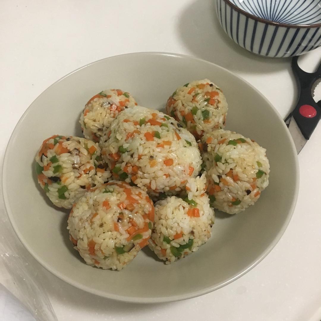 小盆友超爱的肉松饭团子