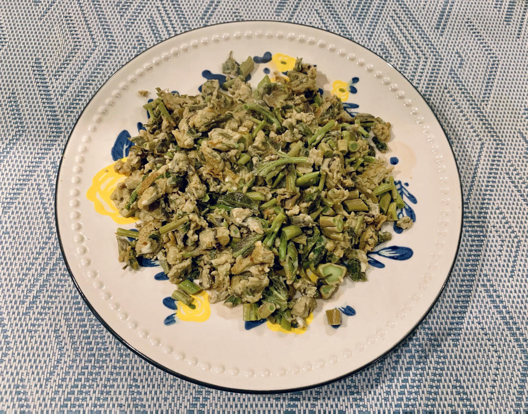 春天野菜香菜谱，七头一脑之一：香椿头炒鸡蛋