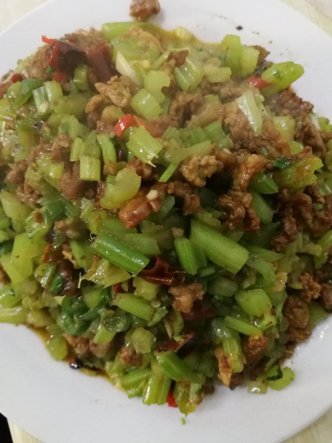 芹菜牛肉末「下饭神器」