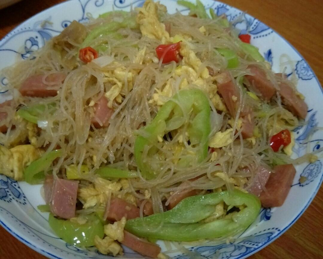 鸡蛋火腿炒米粉的做法