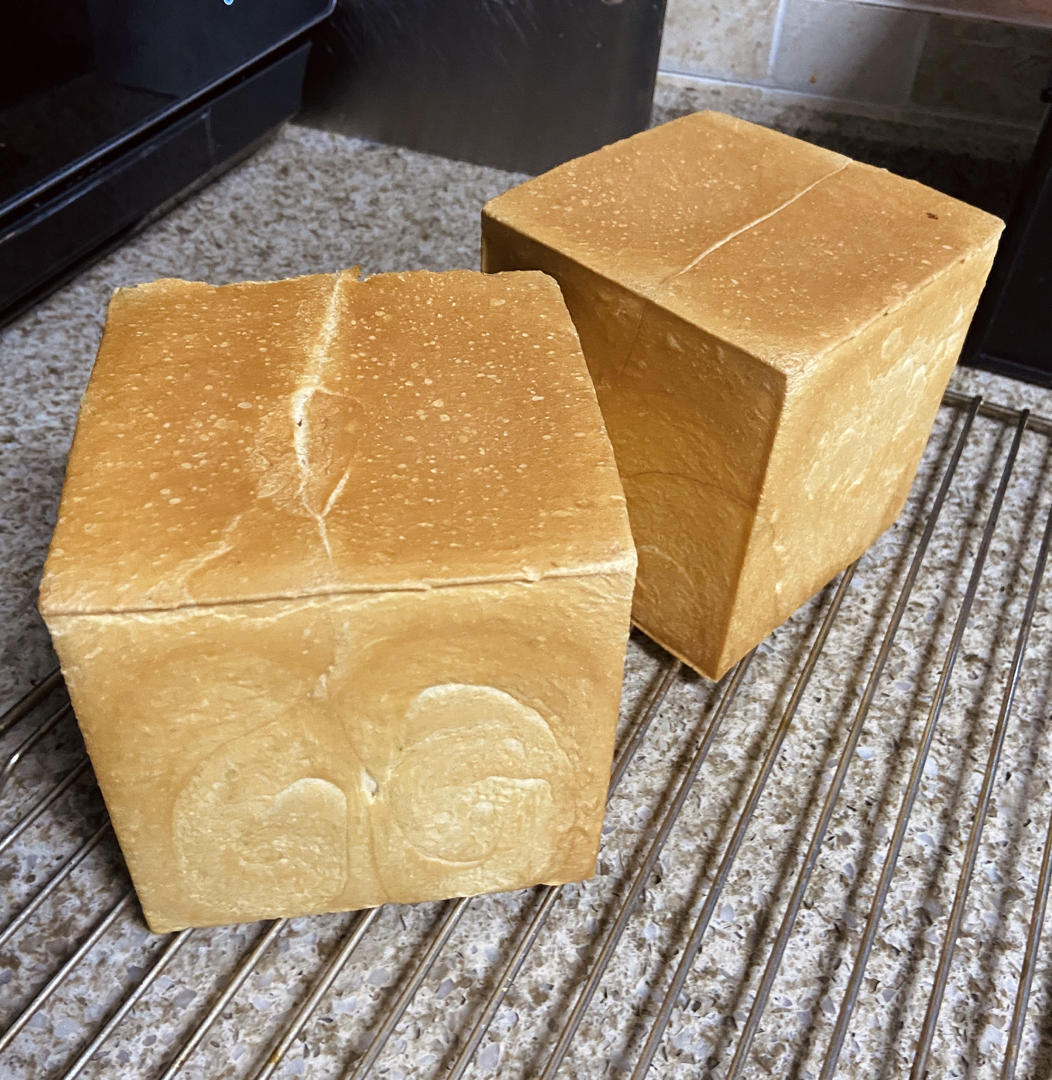 水立方🥛牛奶吐司🍞                       棉花般柔软拉丝                     好吃到停不下来
