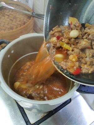 高压锅土豆烧牛肉的做法 步骤11