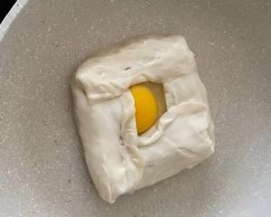 五分钟快手早餐：火腿鸡蛋手抓饼的做法 步骤3