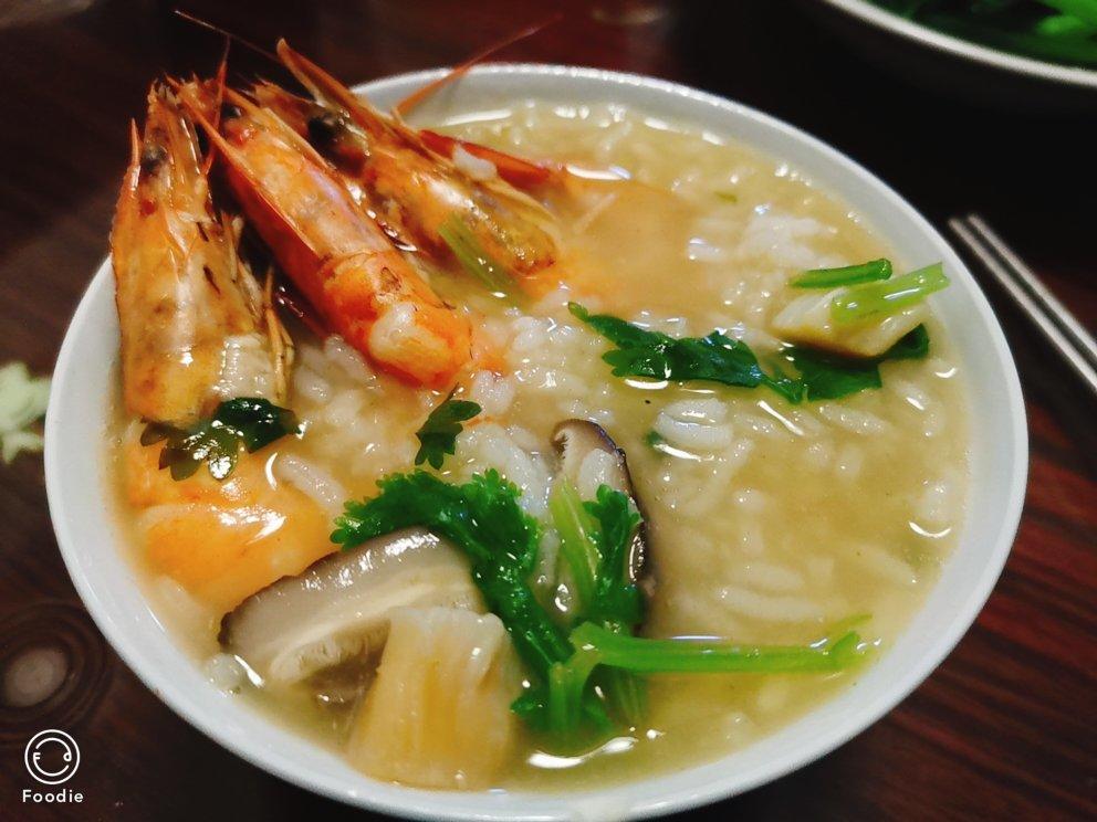 完胜大排档的鲜味潮汕砂锅虾粥
