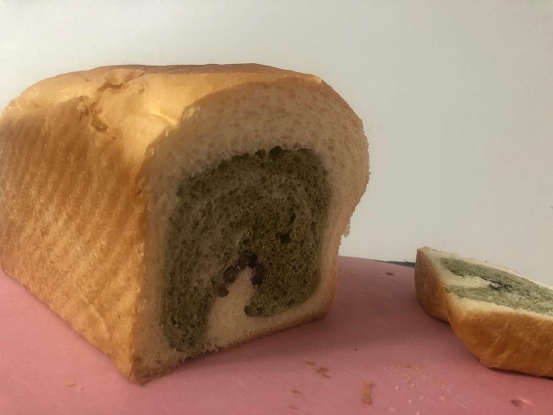 清香柔软的抹茶红豆吐司