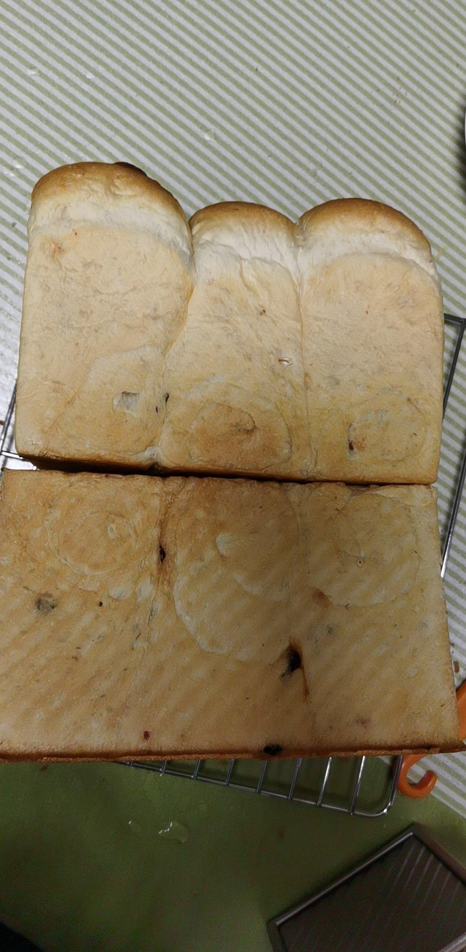 不切片就很好吃的超软椰香纯奶黑米吐司（直接法）