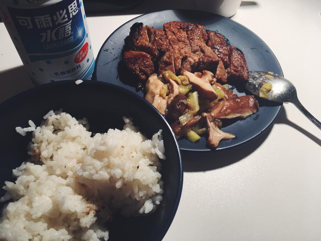 煎猪扒（超简单）和其他的猪扒在这食谱的最下面