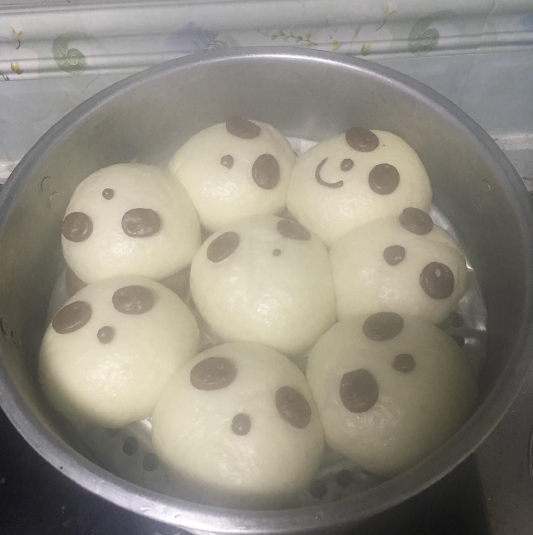 萌种之～熊猫豆沙包