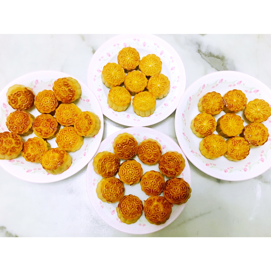 广式月饼——蛋黄莲蓉月饼