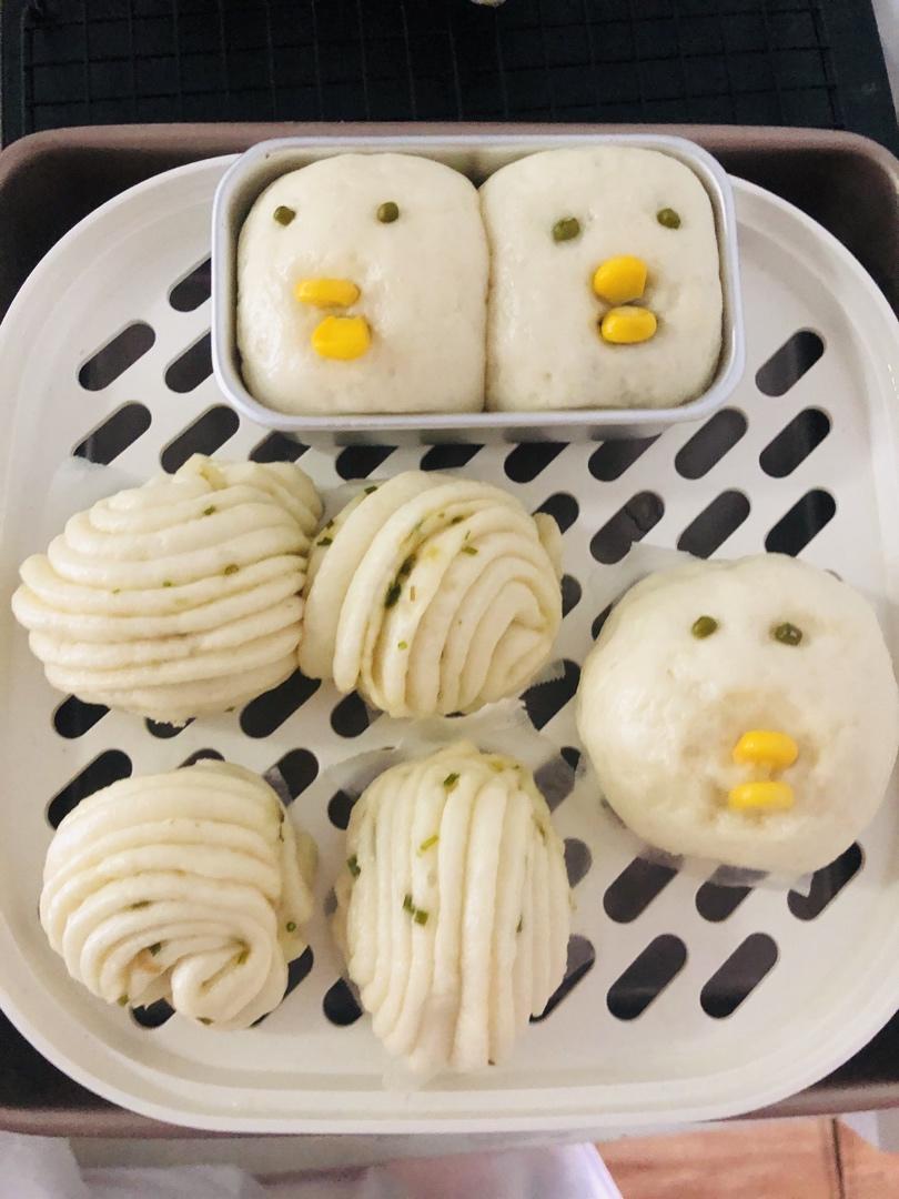 馒头。小黄鸡面包。超可爱羞涩。