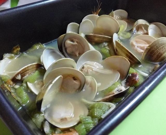 阿基师菜谱——蛤蜊丝瓜，快手简单，好吃到不行的做法